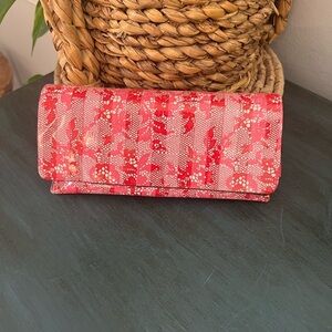 Betsey Johnson sunglasses eyeglasses case 
Hot Pink netting design
